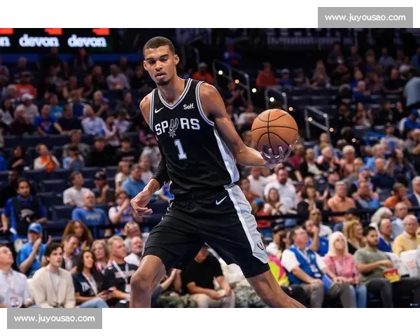 杰伦・威廉姆斯空降徐家汇 NBA 光影秀！冠军之夜点燃申城篮球激情