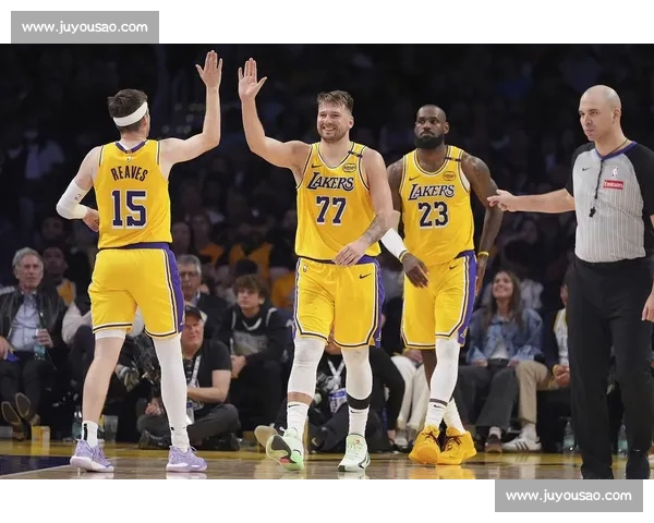 火箭湖人首战激战揭幕青春冲击与豪门底蕴正面碰撞西部季后赛风向标之争 火箭湖人首战激战揭幕青春冲击与豪门底蕴正面碰撞西部季后赛风向标之争